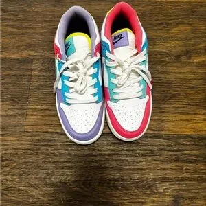 Nike | Shoes | Nike Red And Blue Sneakers Sporty Lowtop  display picture 2